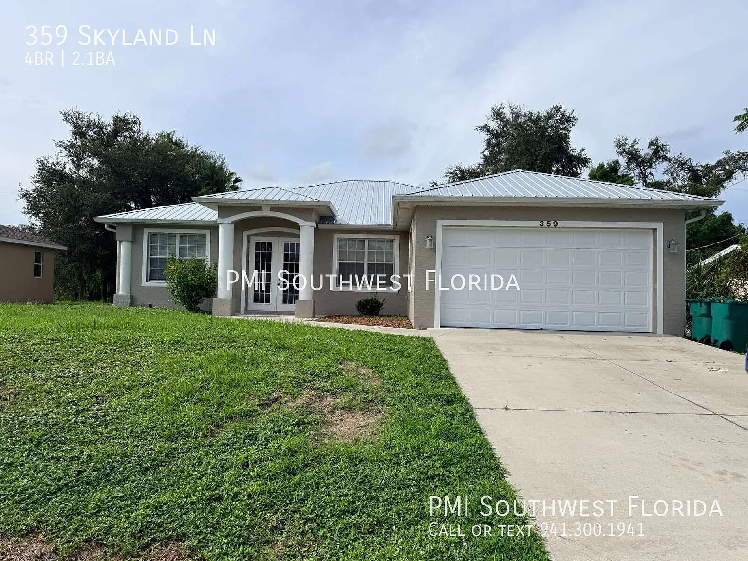 Spacious 4 Bedroom, 2.5 Bath, fenced in Yard, on Port Charlotte and North Port border. — Photo 1