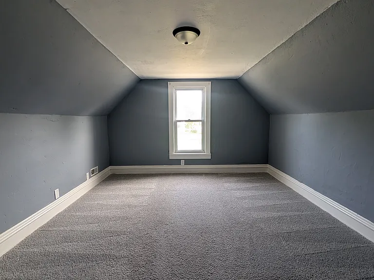 423 E Washington St — Photo 15