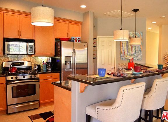 Kitchen with Breakfast Bar