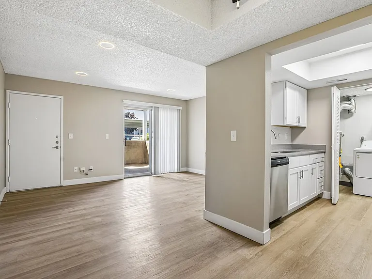 Brighton Place Apartments — Photo 30