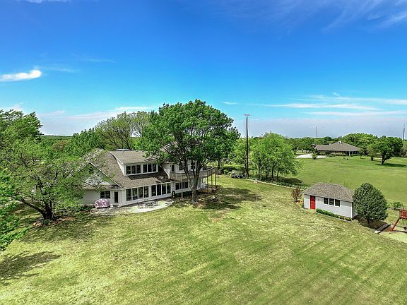 2nd image of 582 Hanna Dr