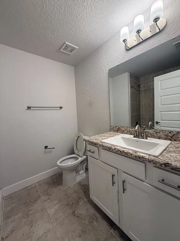 3 bed, 2.0 bath, 1418 sqft, $2,150 — Photo 2