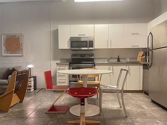 4th image of 444 NE 30th St Unit 705