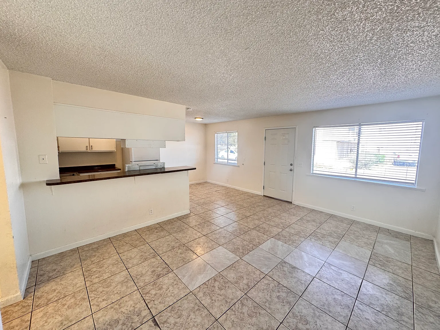 2 bed, 1.0 bath, 731 sqft, $1,155 — Photo 4