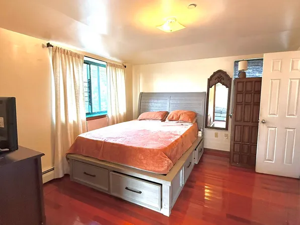 122-14 25th Avenue image 4 of 11