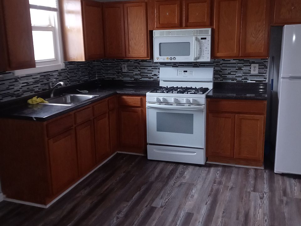 2nd image of 188 Huntington Ter #4