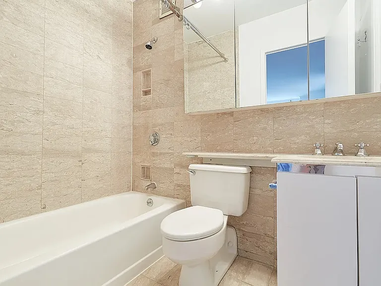 630 1st Ave #3D — Photo 6