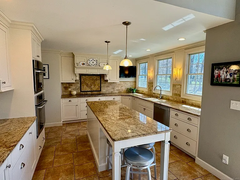 11 Van Campen Ln — Photo 19