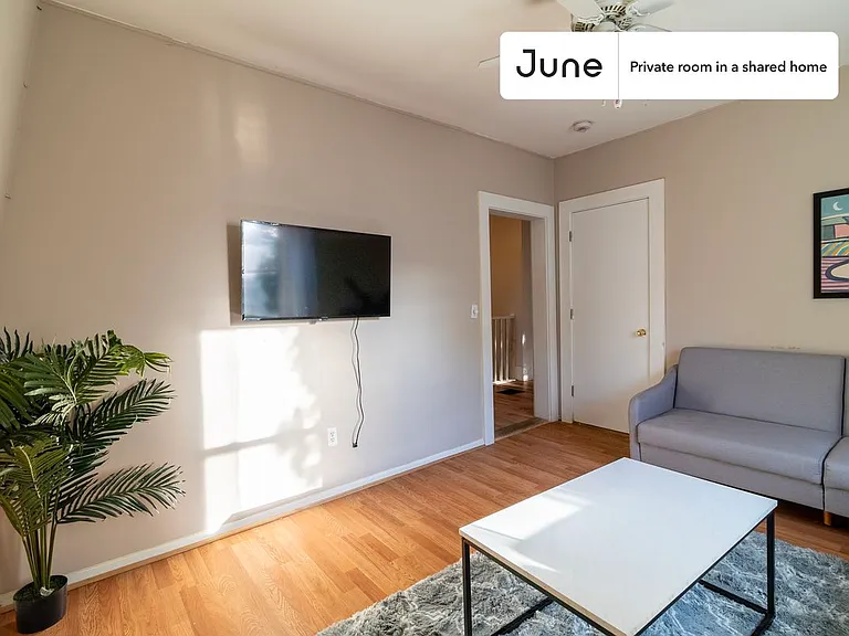 290 Lincoln St #B — Photo 4