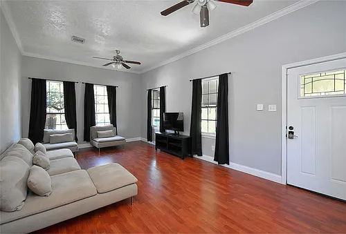 504 Green St Photo 1
