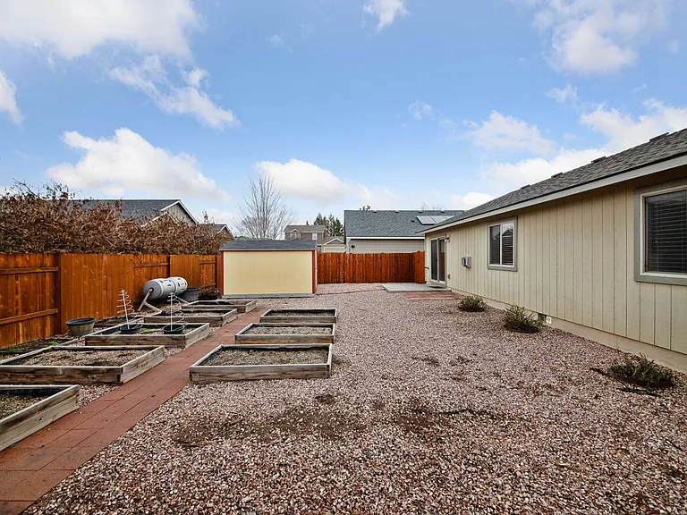 953 SW 25th Ln — Photo 38