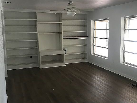 5th image of 418 E Park Ave