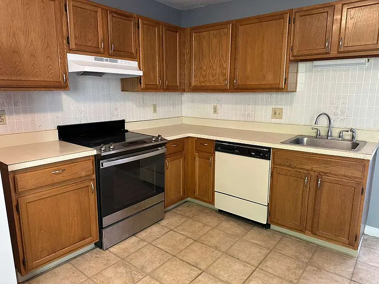 176 Lincoln St #9 — Photo 3