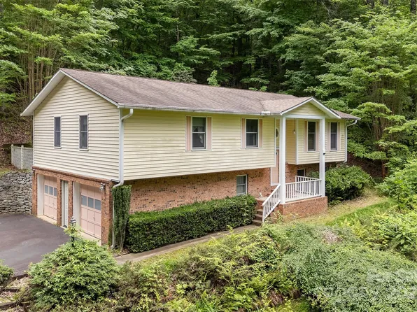 104 Creekstone Ln, Hendersonville, NC 28791