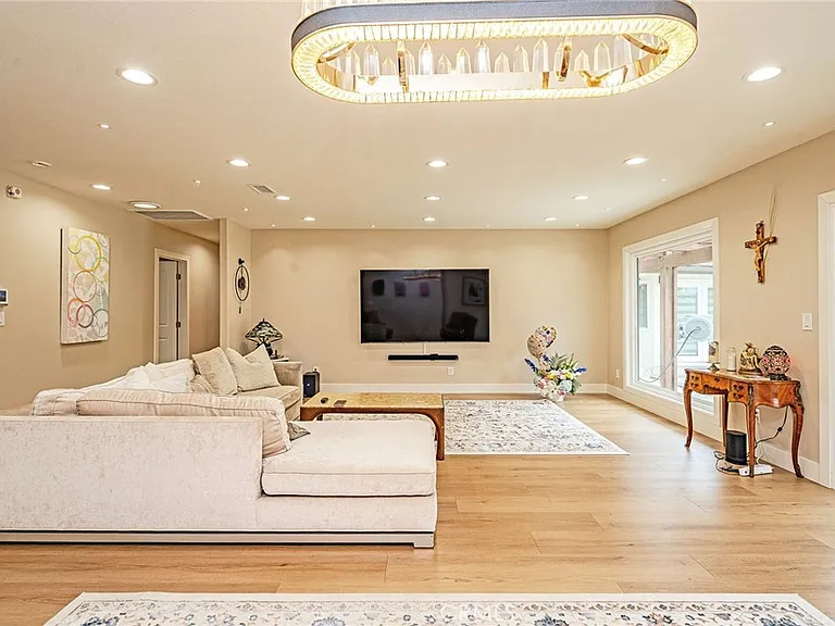 2220 Jose Way — Photo 9