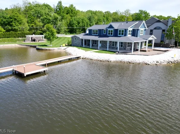 2166 NE River Rd, Lake Milton, OH 44429