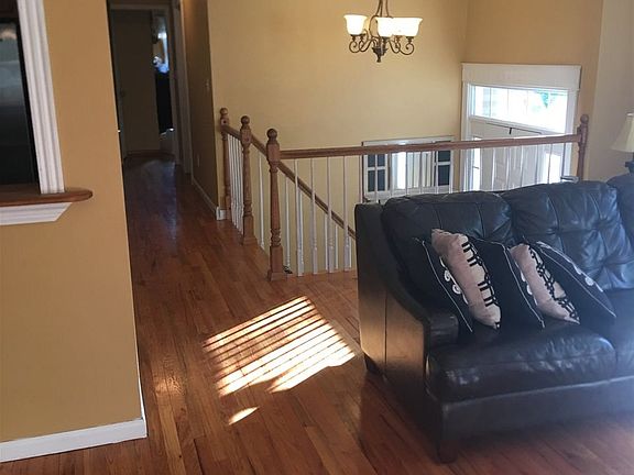 5th image of 28 Gadsen Ct