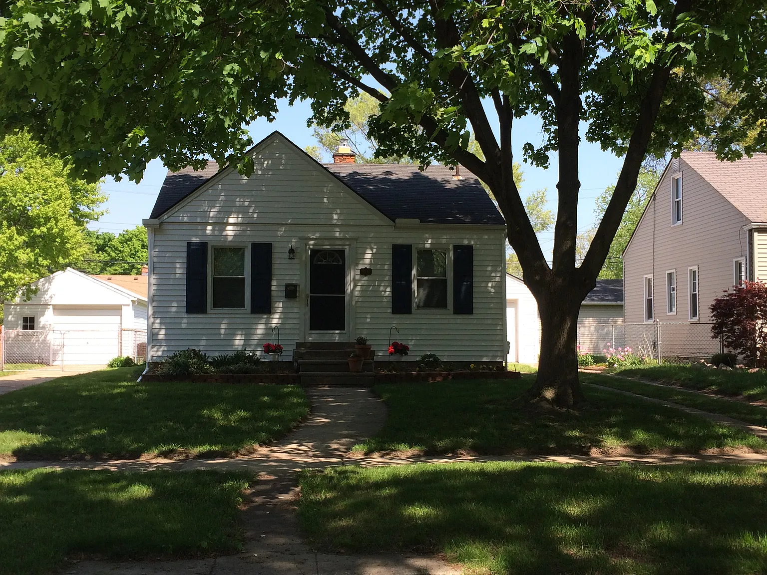 1504 N Vermont Ave photo 1