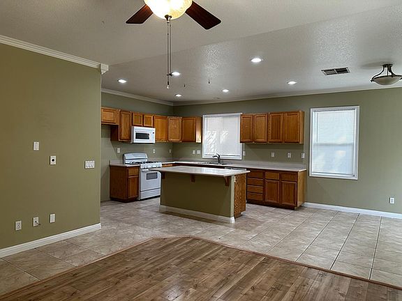 5th image of 22441 Dracaea Ave