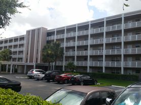 Sherwood Square Apartments