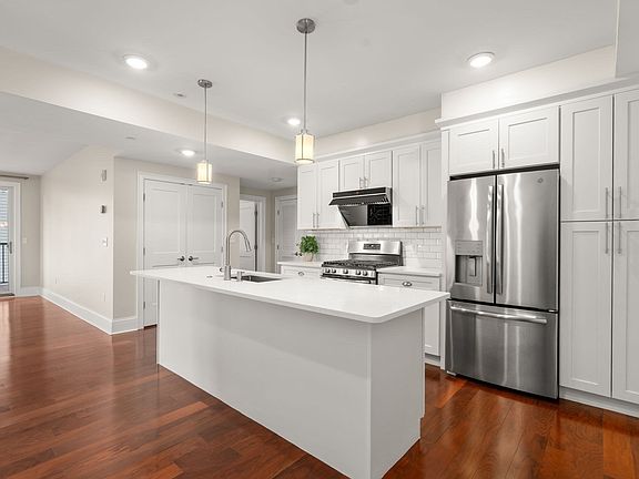 3rd image of 32 Gilson Rd Unit 3