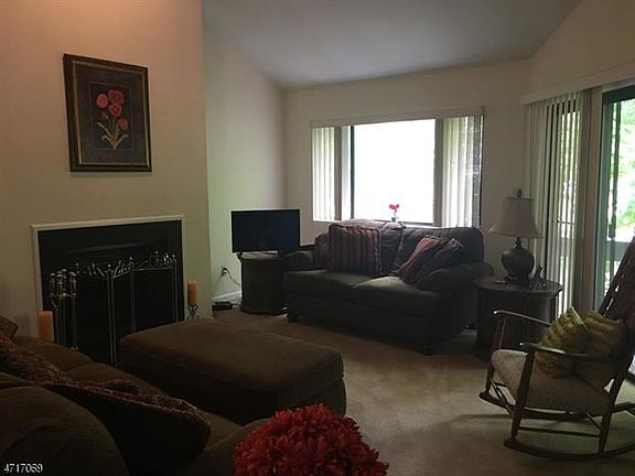 5th image of 282 Redwood Ct #11