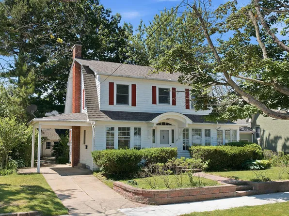 78 Van Buren St, South Haven, MI 49090