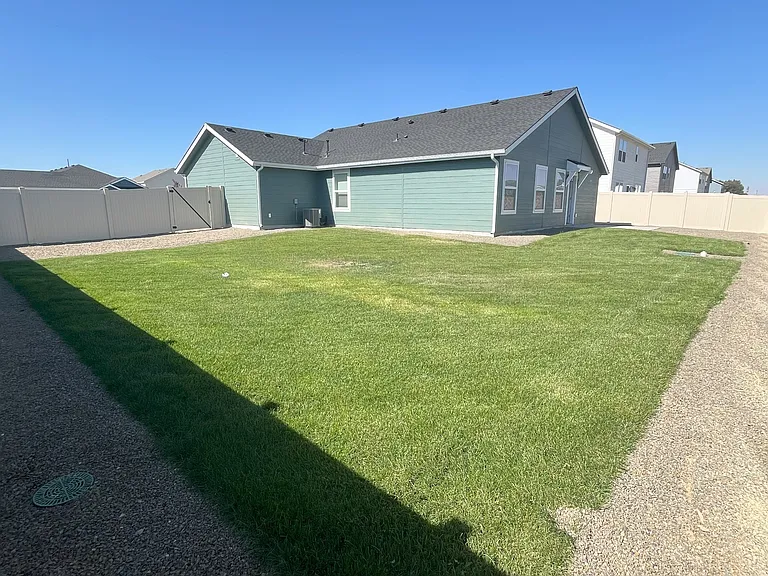 302 Persian Ave — Photo 4