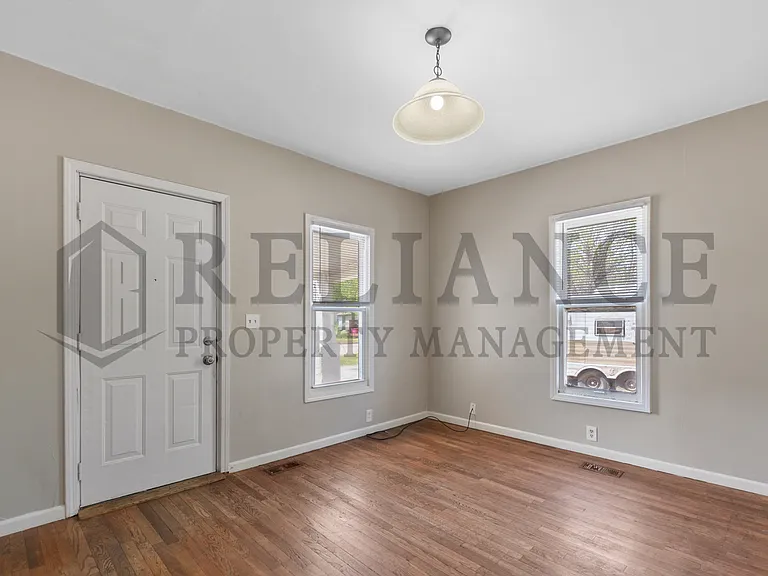 826 W Mentor Ave — Photo 4