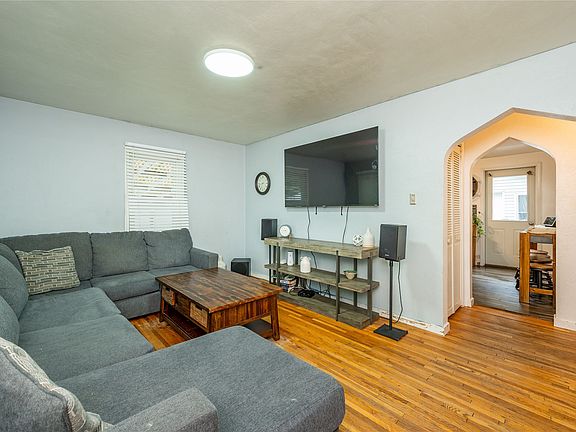 4th image of 3504 27th St