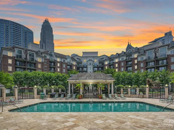 300 W 5th St APT 424, Charlotte, NC 28202