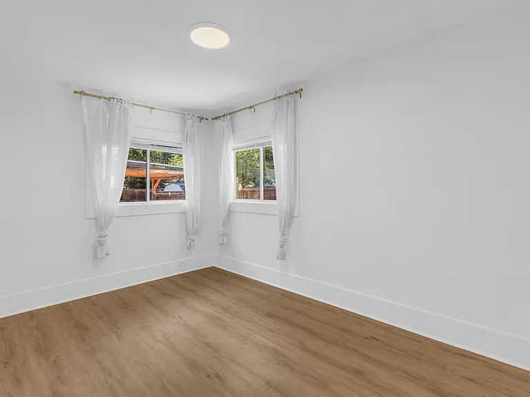 724 E Browning Ave — Photo 12