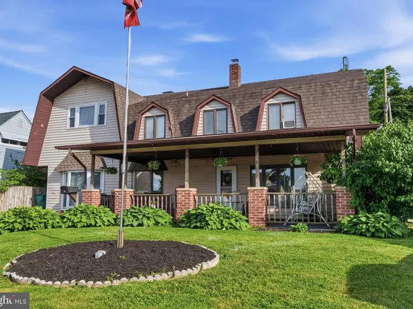 12 Idolstone Rd, Levittown, PA 19057