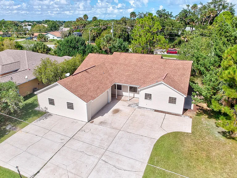 100B Coral Reef Ct N — Photo 26