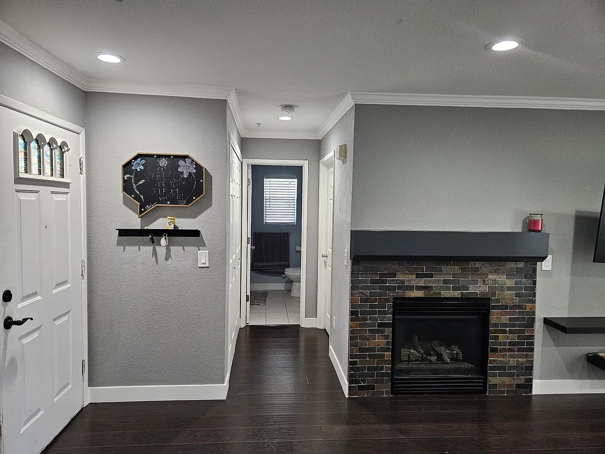 Gas Fireplace - 8020 Walerga Rd #1263