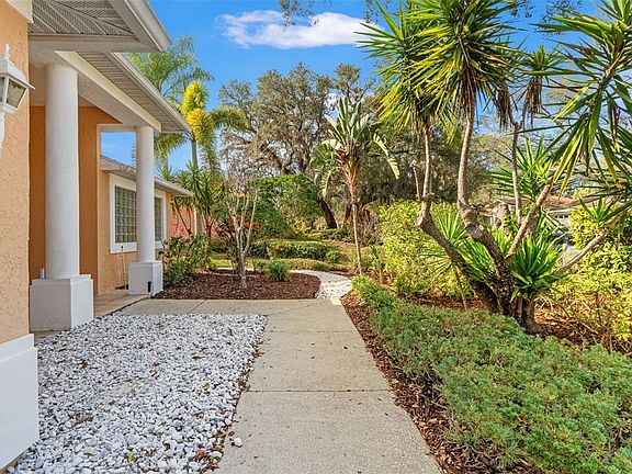 4th image of 958 Ridgewood Ter