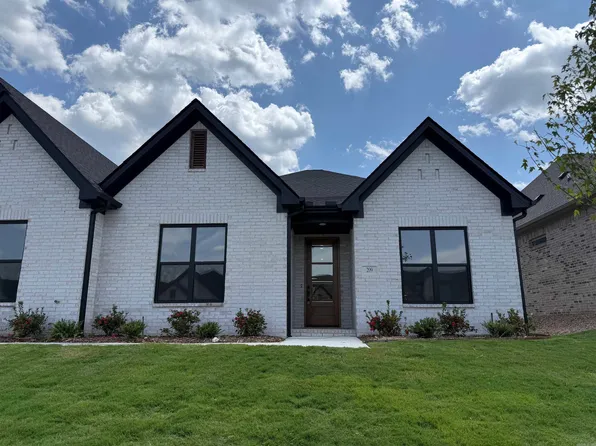 209 Edgewood Cir, Little Rock, AR 72223