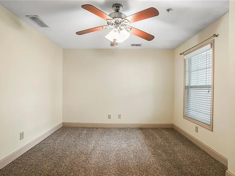 708 Madison Ln SE — Photo 12