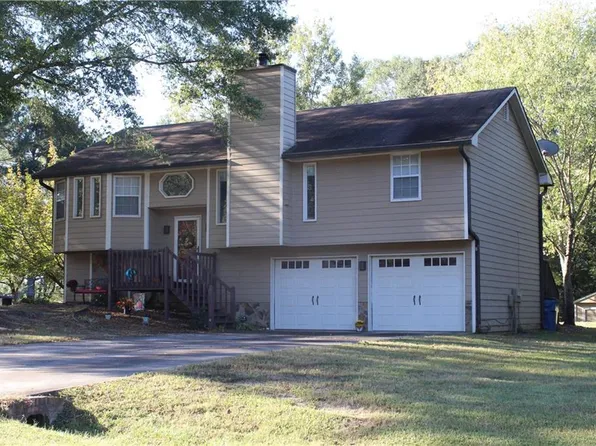 2063 Blackberry Ln, Auburn, GA 30011