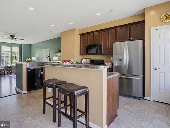 4th image of 23189 Foxglove St