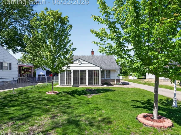 3207 Waukegan St, Auburn Hills, MI 48326
