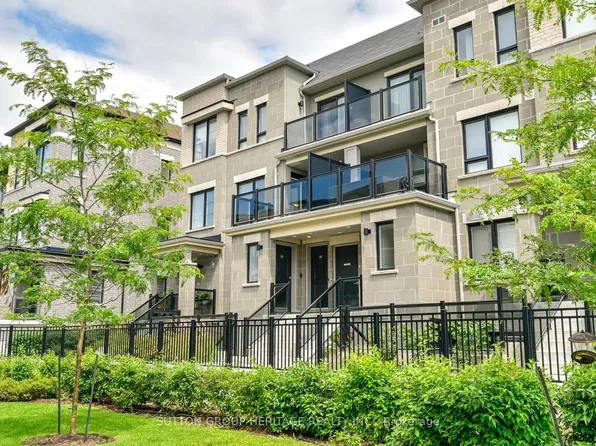 22 Lookout Dr #C, Clarington, ON L1C 7G1