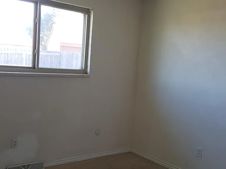 812 Torrey St — Photo 13