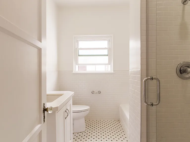 1056 S Genesee Ave #4 — Photo 10