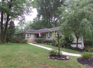 81 Leedsville Dr, Lincroft, NJ