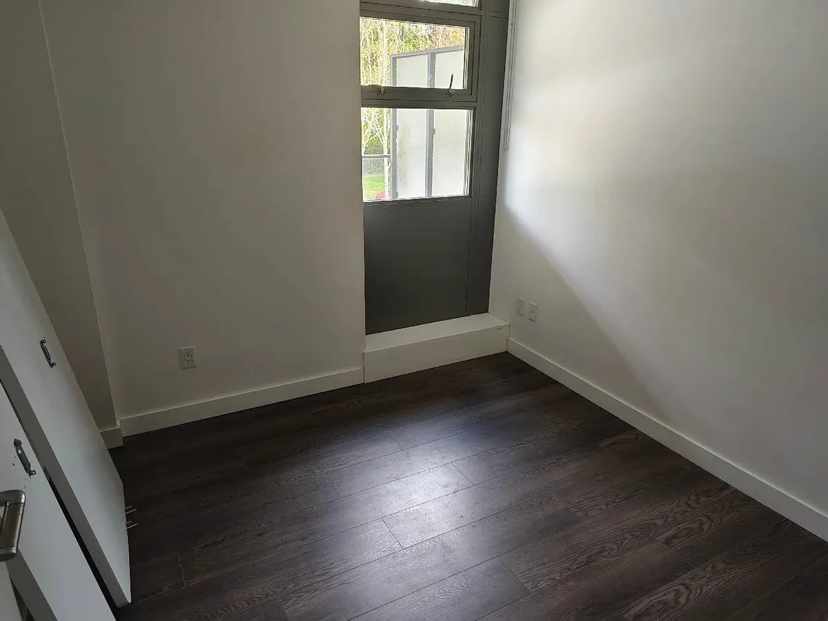 Building Photo - 5782 Berton Ave #305
