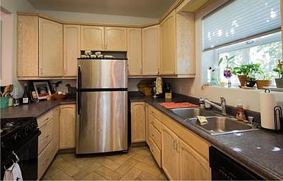 4th image of 809 F St APT 3