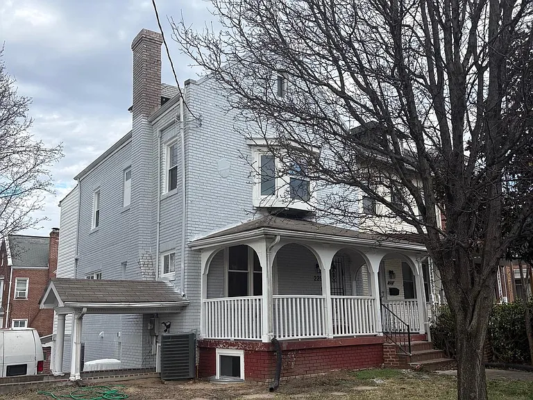 225 Missouri Ave NW — Photo 2