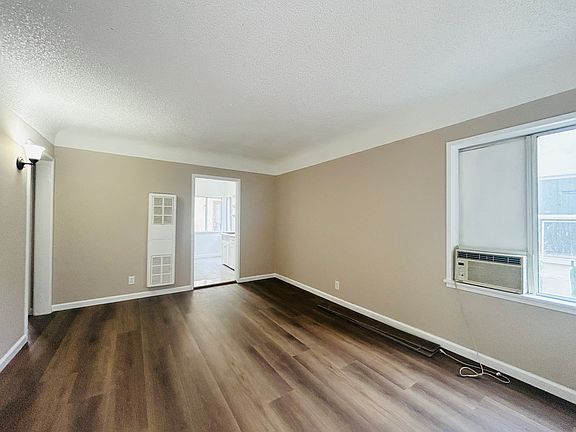 3rd image of 14210 Sylvan St #2