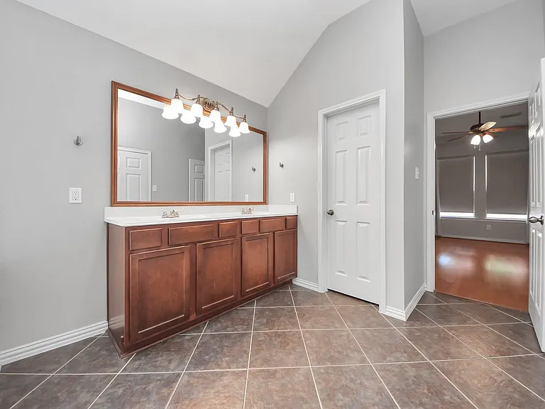 18403 Sierra Falls Ct — Photo 9